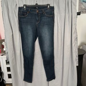 Womens skinny blue jeans size 12.